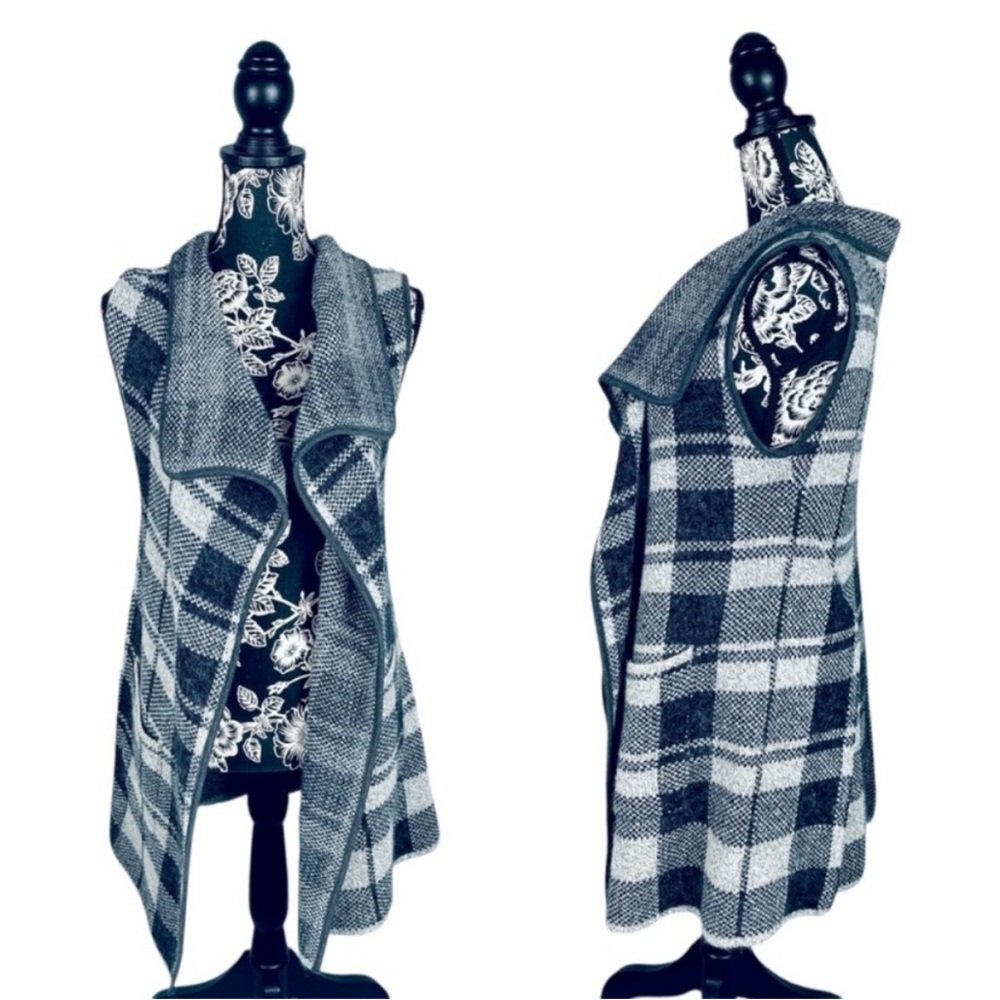 Yaira grey plaid print long cover up cardigan size medium